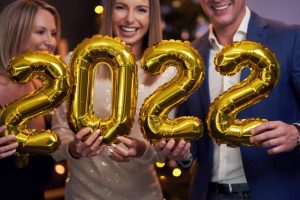 woman with 2022 new year’s balloons  